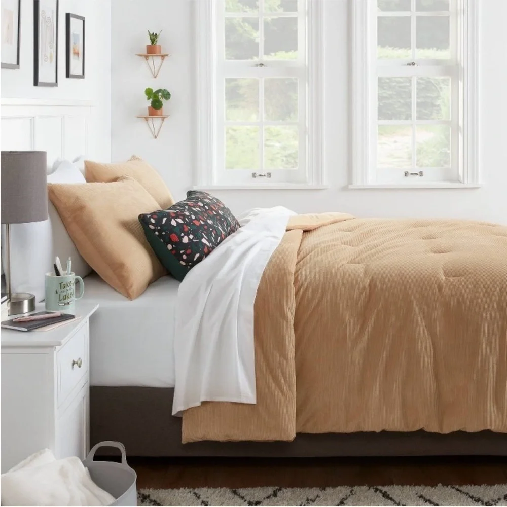 ROOM ESSENTIALS NWT cordouroy plush comforter -khaki -twin